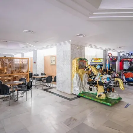 Benal Apto Con Vistas Al Mar Y Piscinas. Apartamento Benalmádena