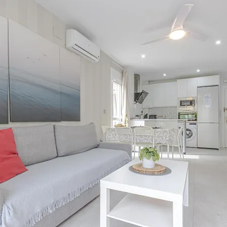 Apartamento Benal Apto Con Vistas Al Mar Y Piscinas. *