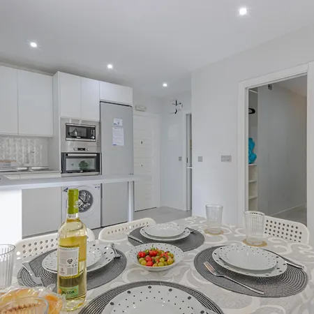 Benal Apto Con Vistas Al Mar Y Piscinas. Apartamento *